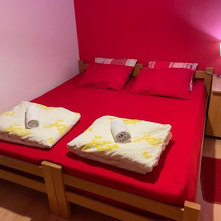 Skopje City Center Red Apartment Exterior photo