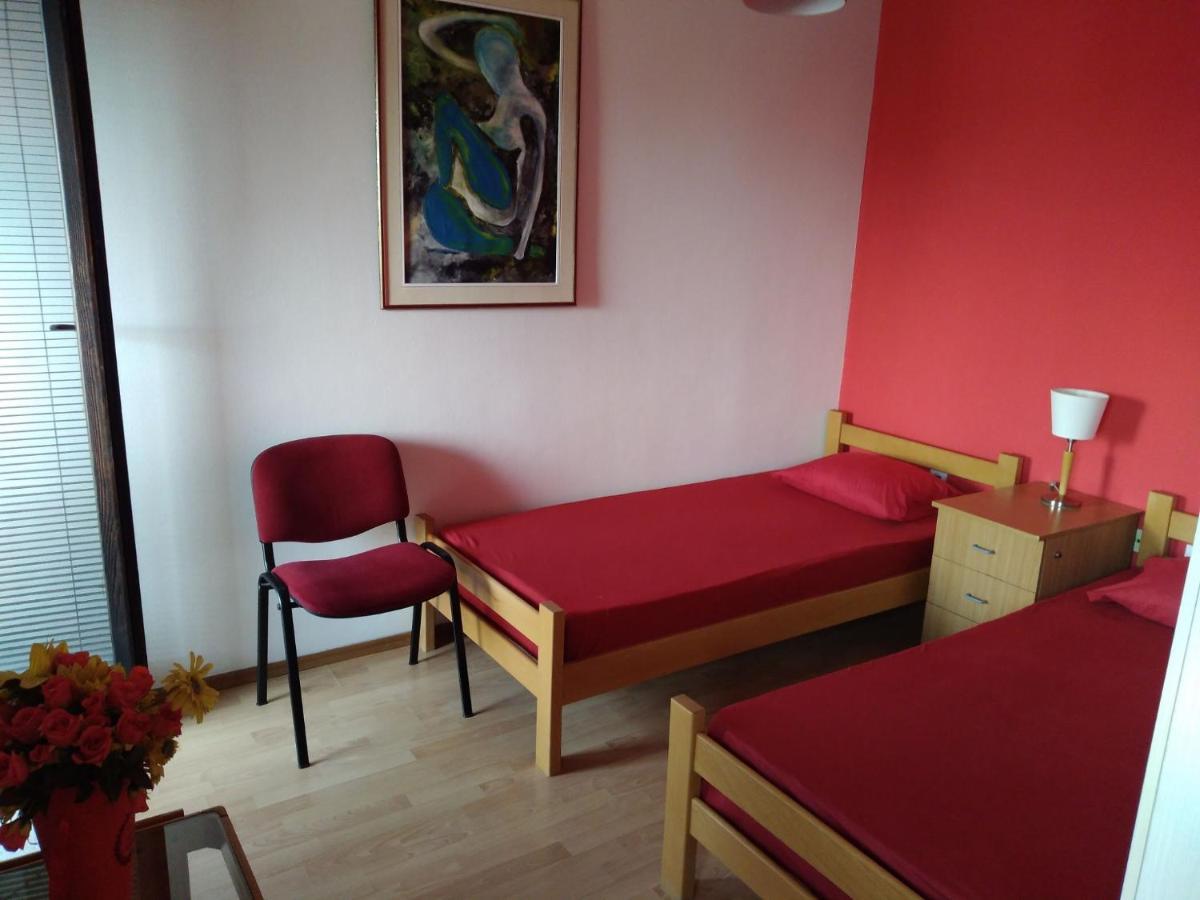 Skopje City Center Red Apartment Exterior photo
